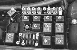 Номера предохранителей, плавких вставок и реле в монтажном блоке, расположенном в подкапотном пространстве автомобиля Chevrolet Lanos